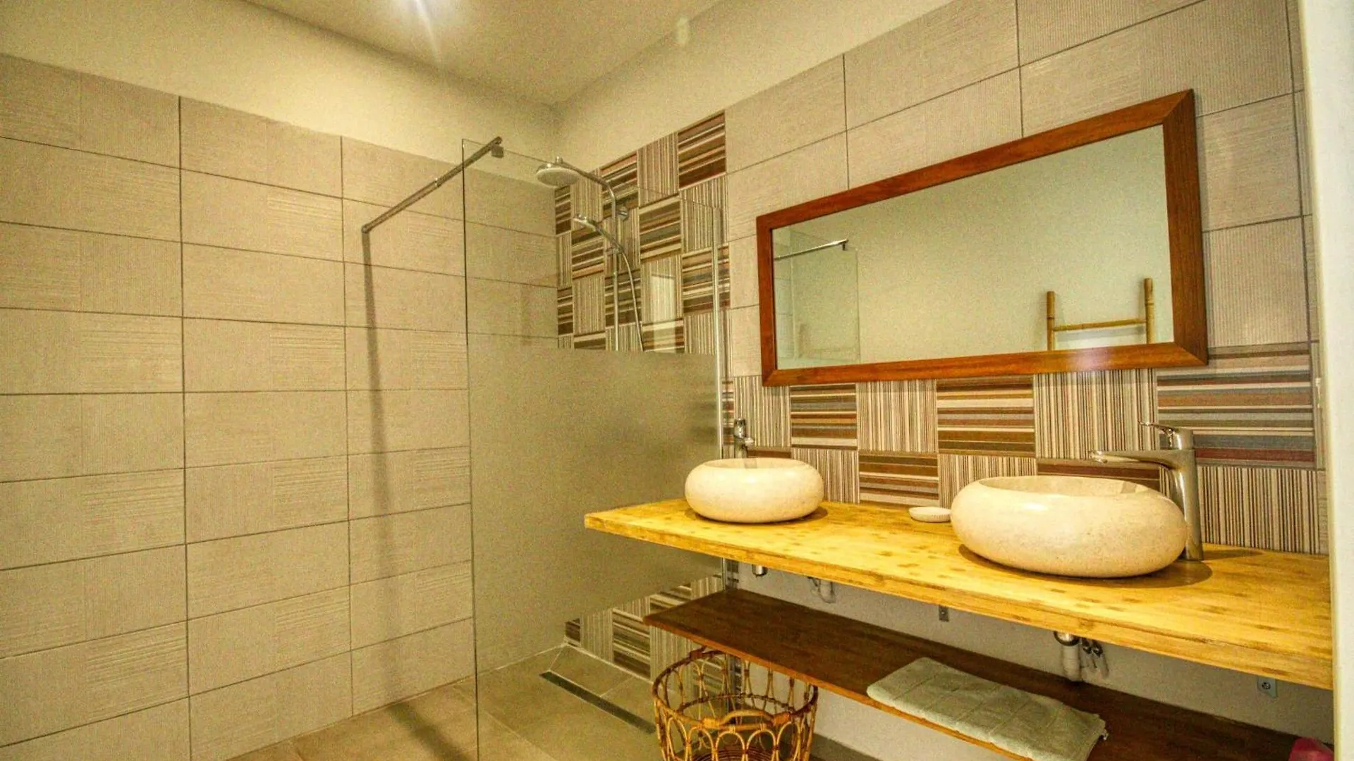 Vila Mqdi98 - 13 Pax Le Diamant Martinik